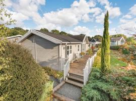 Beech Tree Lodge, hotel in Willington