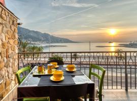 Apartment les Sablettes panoramic sea view, hotel v Mentonu