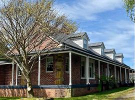 Lady Heleena's At Strahan, apartment in Strahan