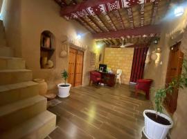 Bait Aljabal Hospitality Inn, homestay in Al Ḩamrāʼ