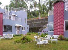 StayVista at Pines & Fir - Sprawling Gardens with Seating and Swings, hotel in Lansdowne