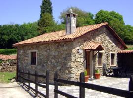 Stone Cottage O CEBREIRO, country house in Curtis