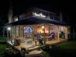 The Aces - NUDE - SunEden Family Naturist Resort, hotel con vasche idromassaggio a Pretoria