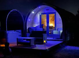 Little Meadow Pods with Hot Tub, camping en York