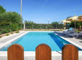 Awesome Home In Corridonia With Wifi, 2 Bedrooms And Outdoor Swimming Pool, villa in Corridonia