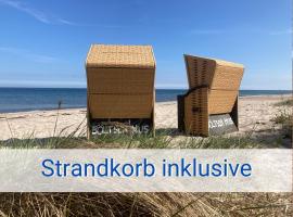 Böltser Hus Ferienwohnungen mit Strandkorb und Kamin 10 Gehminuten zum kurtaxefreien Sandstrand, apartment in Neukirchen