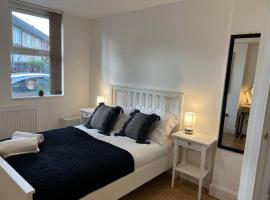 Lovely 2 Bedroom 2 Bathroom Apartment with Parking, hotell i Loughborough