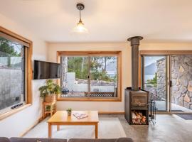 Freycinet Stone Studio 8 - Sandstone, appartement in Coles Bay