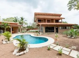 Flamingo Estates 18- 4 Br House With Pool