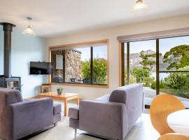 Freycinet Stone Studio 3 - Feldspar, hotell i Coles Bay