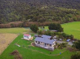Tram Track Cosy Cabin Reserve, pet-friendly hotel in Papatowai