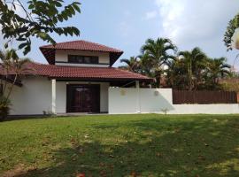 Villa Seagull Lot 1239, rumah kotej di Kampong Alor Gajah