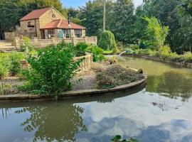 Stunning 2 Bedroom Guest House with Hot Tub, guest house in Durham