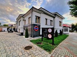English House, hotel di Bistrita
