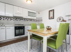 Apartmani L&Z, apartamento em Petrcane