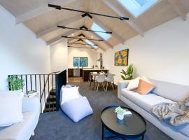 Modern 2-bedroom Apartment 7-mins walk to Queenstown