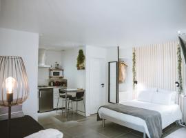 -SKY- Appartement meublé cosy & confort-Parking privé & jardin, hotel bajet di Laveyron