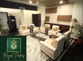 Royal Palms Luxury Service Apartment, готель у місті Нагпур