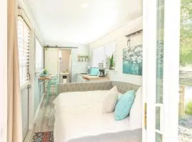 The Container Retreat @ 290 Wine Trail #1 Escape to Hye, TX