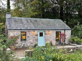 Charming stone Bothy at Loch Lomond, отель в городе Лусс