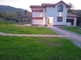 MONADIN Villa Relax & Spa, vila u gradu Sačele