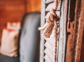 CRASH'NSTAY - The Silo Bungalow, hotel v destinaci Sprang