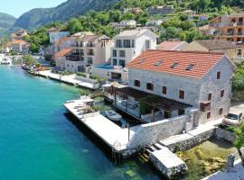 Waterfront Villa in Muo, hotel a Kotor