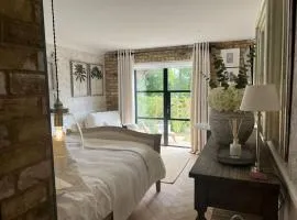 Boutique style self contained annexe with garden