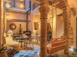 Mama Lova Hôtel, Riad, Restaurant & Spa