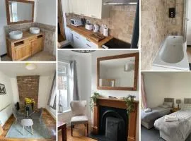 Cosy 2 Bed Cottage in Rural Weel