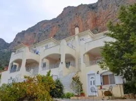 West Red Rock and View Leonidio maisonette studio