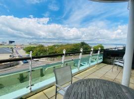 Quayside Apartment - Large and Spacious Duplex, hotel with pools in Castletown