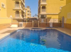 Casa suerte, hotel amb piscina a Algorfa
