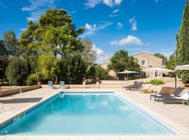 La closerie des iris, hotel with pools in Castelnau-dʼAude