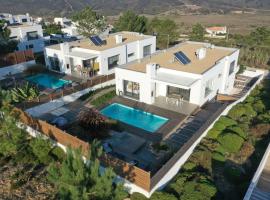 Cairnvillas - Villa Mar C38 Luxury Villa with Private Swimming Pool near Beach: Aljezur'da bir otel