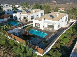 Cairnvillas - Villa Mar C38 Luxury Villa with Private Swimming Pool near Beach, luxury hotel in Aljezur