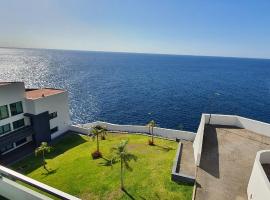 Apartamento T2-5m Aeroporto CR7, hotel v destinaci Santa Cruz