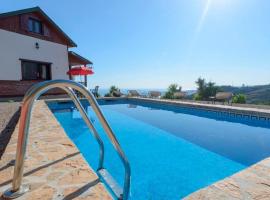 House with Private Pool (Piscis), hotell i Arenas