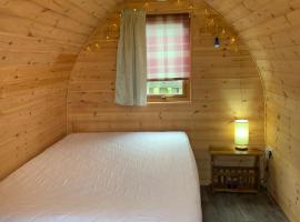 Poplars Farm Site Glamping Pods, glampingplads i Hulland