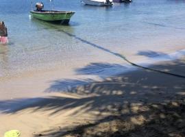 Habitation SANTOS 4 personnes Terre de Haut Les Saintes, מלון בטר-דה-או