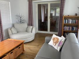 Cosy Cottage in beautiful Royal Deeside, hotel with parking in Aboyne