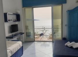 Vient Mpop con terrazza vista mare, Ferienwohnung mit Hotelservice in Meta
