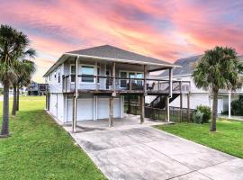 Relax at our Beach Haven - Pet Friendly, hotel cerca de Galveston Country Club, Galveston