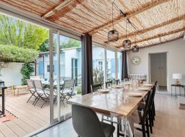 Wonderful house with a nice terrasse - La Rochelle - Welkeys, hotel v destinácii La Rochelle