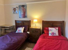 North Wales Holiday Accomodation with Free parking & WiFi, hotel in Bodelwyddan