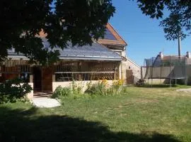 Ferme éco-restaurée avec jardin, jeux enfants et parking près de Néris les Bains - FR-1-489-40