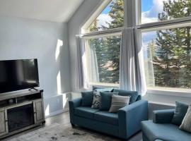 Bearcub Chalet, hotel en Big White