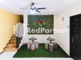 Dea Homestay Syariah at Kertomenanggal Surabaya Mitra RedDoorz