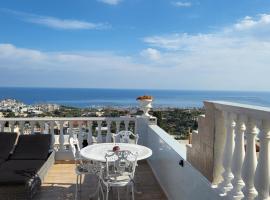 Room in Apartment - Beautiful and Spacious Room near Cretan Sea، مكان مبيت وإفطار في خيرسونيسوس