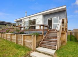 Sandy Retreat - Waihi Beach Holiday Home, vacation rental in Waihi Beach